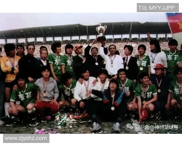 历史上涌现了多少位足球传奇人物探讨与分析